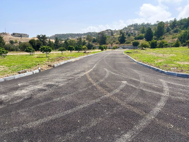 BEREITE PARZELLEN ZUM VERKAUF ÜBER DEM STRAND IN ESENTEPE / INFRASTRUKTUR IST BEREIT UND ASPHALT IST AUFGESCHÜTTET / JEDES GRUNDSTÜCK SEPARATE URKUNDE / 700 m ZUM MEER !!!