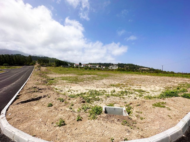 BEREITE PARZELLEN ZUM VERKAUF ÜBER DEM STRAND IN ESENTEPE / INFRASTRUKTUR IST BEREIT UND ASPHALT IST AUFGESCHÜTTET / JEDES GRUNDSTÜCK SEPARATE URKUNDE / 700 m ZUM MEER !!!