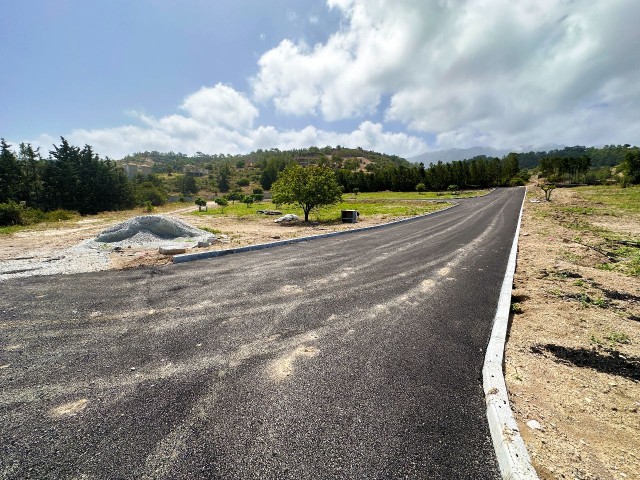 BEREITE PARZELLEN ZUM VERKAUF ÜBER DEM STRAND IN ESENTEPE / INFRASTRUKTUR IST BEREIT UND ASPHALT IST AUFGESCHÜTTET / JEDES GRUNDSTÜCK SEPARATE URKUNDE / 700 m ZUM MEER !!!