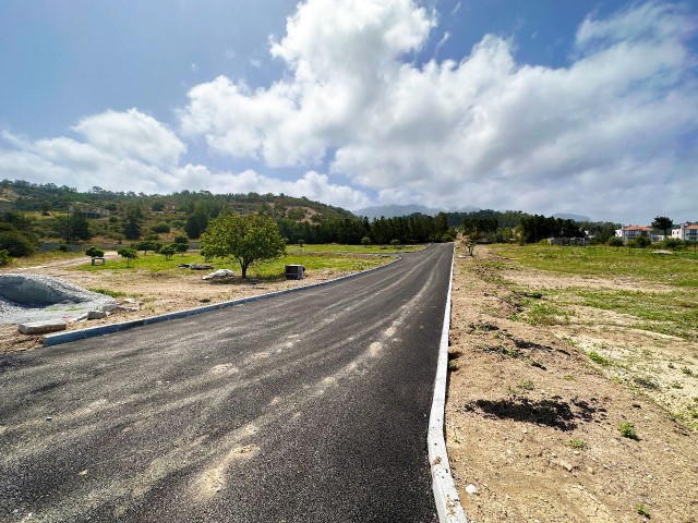 BEREITE PARZELLEN ZUM VERKAUF ÜBER DEM STRAND IN ESENTEPE / INFRASTRUKTUR IST BEREIT UND ASPHALT IST AUFGESCHÜTTET / JEDES GRUNDSTÜCK SEPARATE URKUNDE / 700 m ZUM MEER !!!