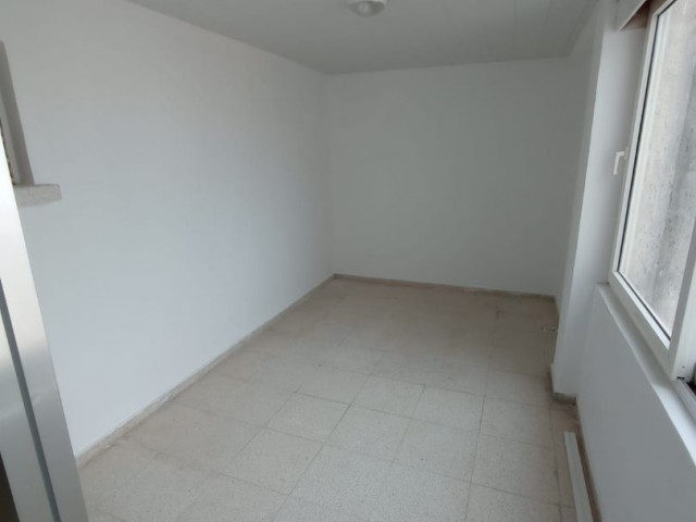 2+1 NEU RENOVIERTE WOHNUNG IM ZENTRUM VON FAMAGUSTA