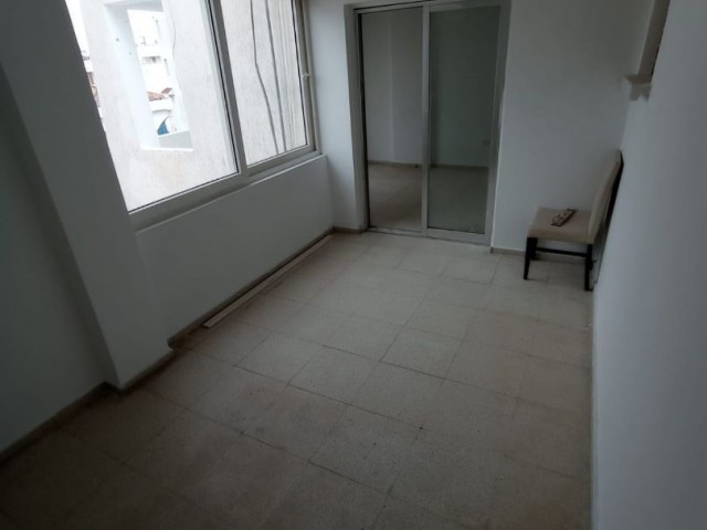 2+1 NEU RENOVIERTE WOHNUNG IM ZENTRUM VON FAMAGUSTA