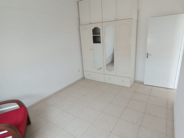 2+1 NEU RENOVIERTE WOHNUNG IM ZENTRUM VON FAMAGUSTA