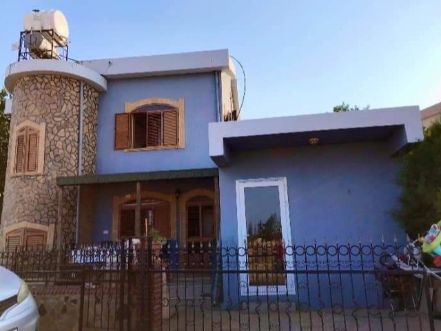 3+1 KOMPLETT MÖBLIERTE VILLA IN YENİBOĞAZI ZU VERKAUFEN