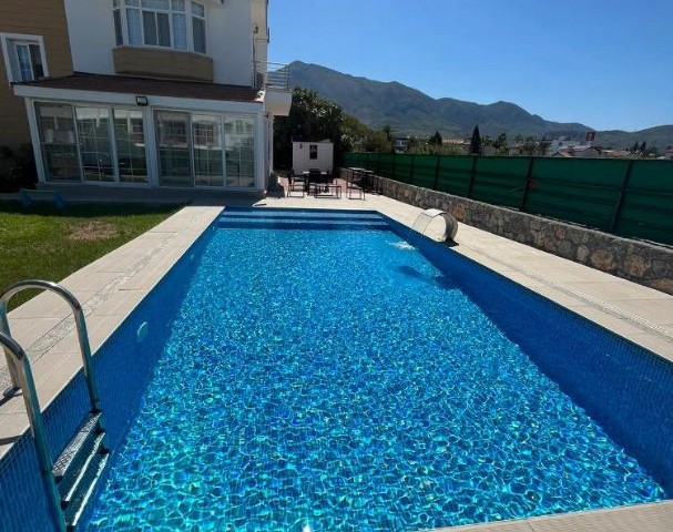 KYRENIA CENTER MEER 100 m VILLA 4+1 KOMPLETT MÖBLIERTER POOL