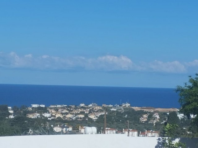 Hübsche freistehende Bijou-Bungalow-Villa mit 2 Schlafzimmern in ruhiger Umgebung mit herrlichem Blick auf das Meer und die Berge. Ein ideales Urlaubsziel erwartet Sie in der Villa