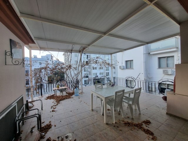 GİRNE MERKEZ'DE FULL EŞYALI SATILIK 2+1 PENTHOUSE!!