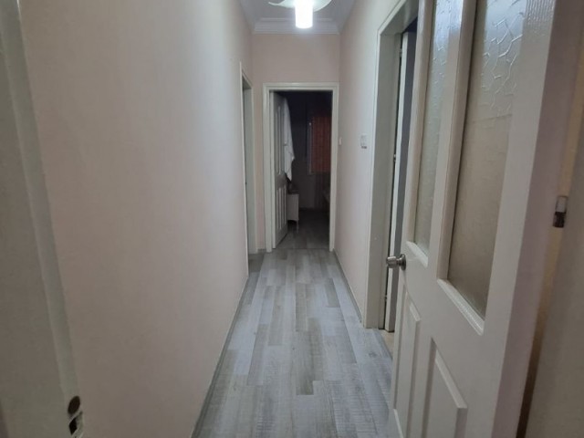 GİRNE MERKEZ'DE FULL EŞYALI SATILIK 2+1 PENTHOUSE!!