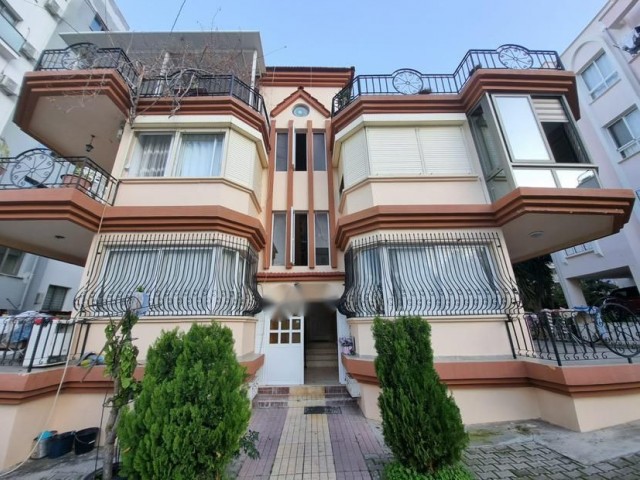 GİRNE MERKEZ'DE FULL EŞYALI SATILIK 2+1 PENTHOUSE!!