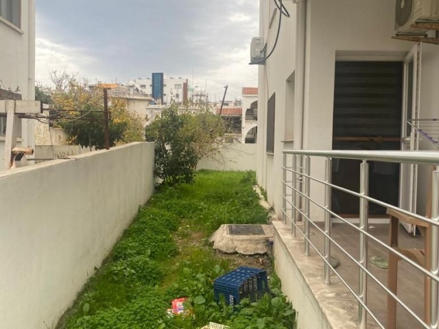 3+1 FLAT FOR SALE IN KYRENIA CENTER WITH PRIVATE GARDEN, FULLY FURNISHED AT BARGAIN PRICE!! TURKISH TITLE!!