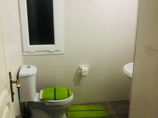 3+1 FLAT FOR SALE IN KYRENIA CENTER WITH PRIVATE GARDEN, FULLY FURNISHED AT BARGAIN PRICE!! TURKISH TITLE!!