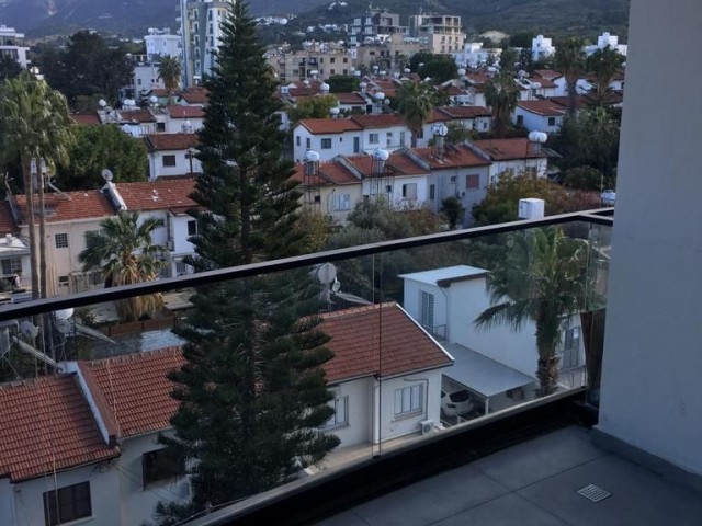 KYRENIA-PENTHOUSE MIT 3 SCHLAFZIMMERN UND 2 BÄDERN