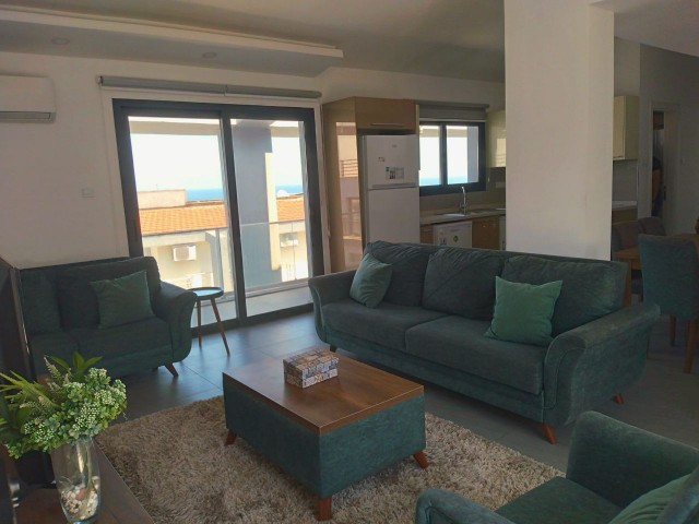 ERSTAUNLICHES PENTHOUSE MIT 3 SCHLAFZIMMERN IN GIRNE