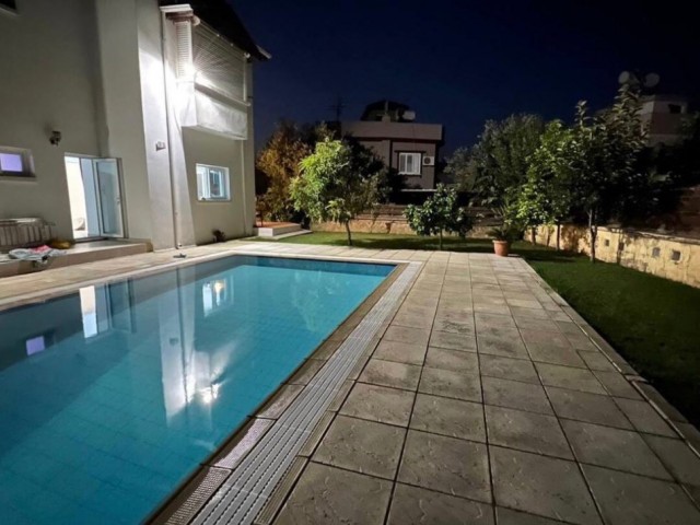 VILLA MIT POOL ZU VERKAUFEN IN EINEM HALBEN HEKTAR LAND IN GİRNE ALSANCAK, ZU VERKAUFEN ZU EINEM GELEGENHEITSPREIS!!!