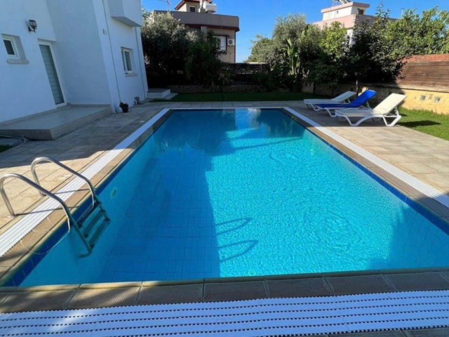 VILLA MIT POOL ZU VERKAUFEN IN EINEM HALBEN HEKTAR LAND IN GİRNE ALSANCAK, ZU VERKAUFEN ZU EINEM GELEGENHEITSPREIS!!!