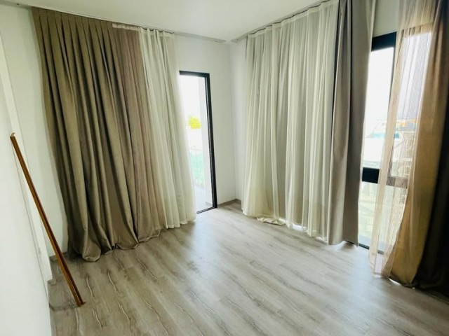 GİRNE ALSANCAK' DA DENİZ MANZARALI FIRSAT SATILIK 2+1 DAİRE