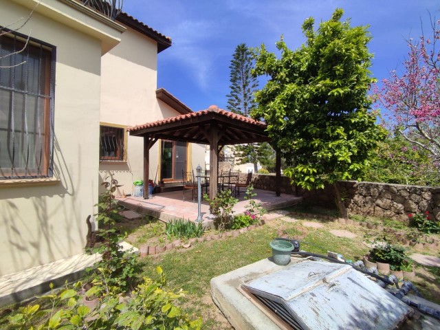 4+1 Villa zum Verkauf mit herrlichem Blick auf die Natur in Çatalköy, Kyrenia