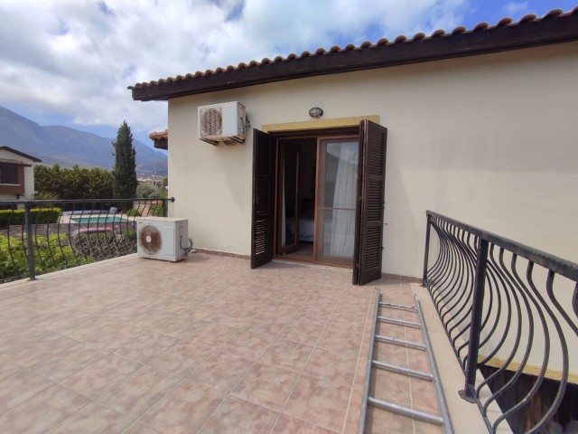 4+1 Villa zum Verkauf mit herrlichem Blick auf die Natur in Çatalköy, Kyrenia