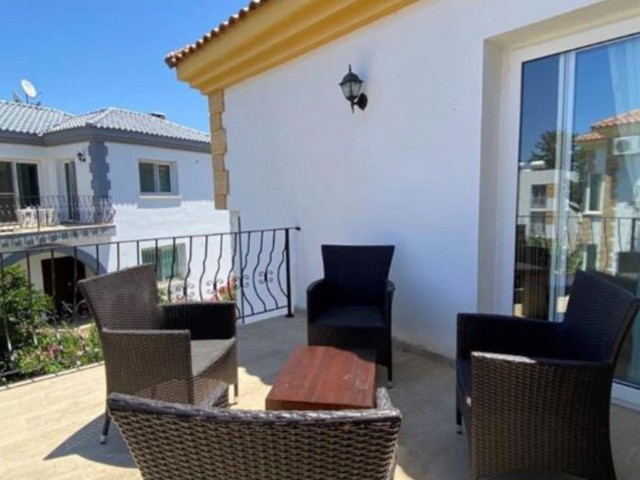 141m², 3+1 Villa in Alsancak, Kyrenia, privater Pool, Terrasse, Wohnzimmer mit Kamin, großer Garten, klimatisiert, Lagerhaus, Bergblick.