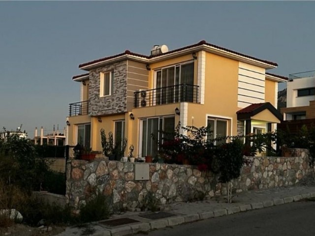 4+1 PRIVATVILLA ZUM VERKAUF IN GIRNE ÇATALKÖY