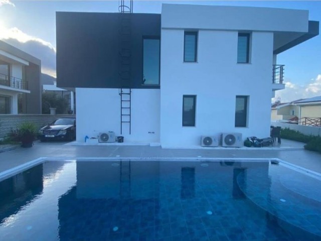 LUXUSVILLA MIT PRIVATEM POOL ZU VERKAUFEN IN GIRNE ALSANCAK