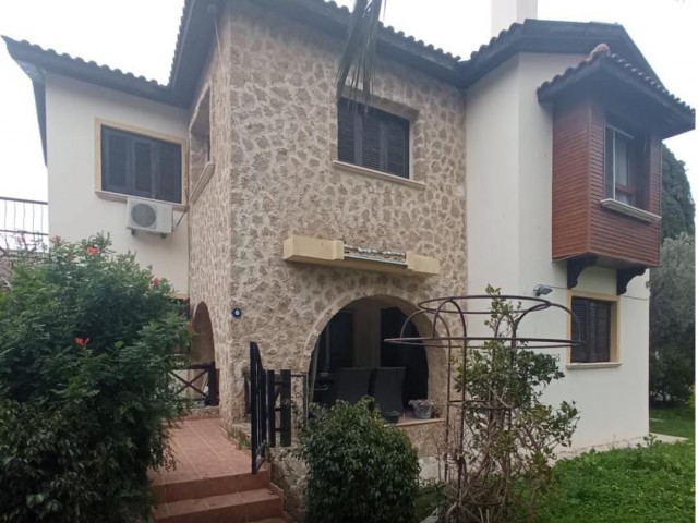 MÖBLIERTE 3+1 VILLA ZU VERMIETEN IN GIRNE ÇATALKÖY