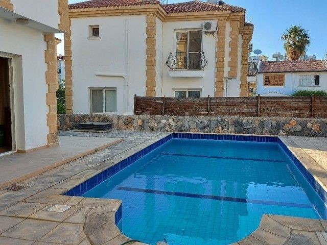 VILLA MIT 3+1 GELEGENHEITEN UND PRIVATEM POOL ZUM VERKAUF IN KYRENIA LAPTA