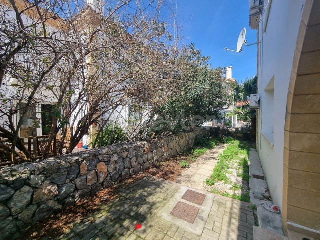 VILLA MIT 3+1 GELEGENHEITEN UND PRIVATEM POOL ZUM VERKAUF IN KYRENIA LAPTA