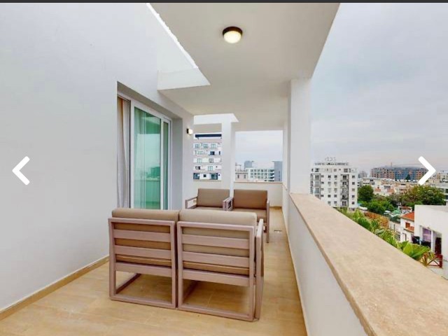 3+1 Penthouse-Wohnung mit schöner Aussicht und großem Balkon im Kyrenia Center