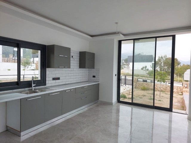 Fertige Villa zum Verkauf mit Berg- und Meerblick in der Gegend von Çatalköy in Kyrenia