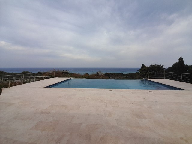 3+1 Villa with magnificent sea and mountain views in the Kayalar region of Lapta