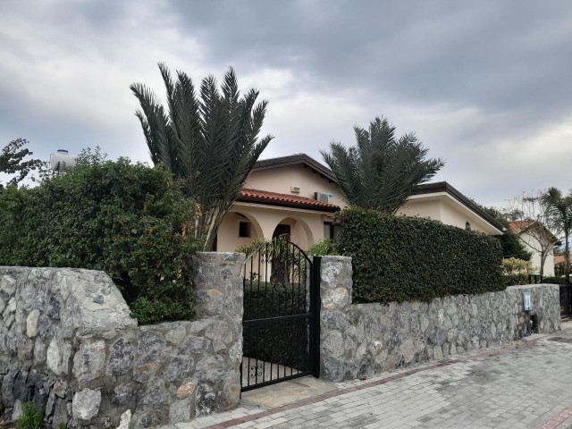 3+1 Villa with magnificent sea and mountain views in the Kayalar region of Lapta