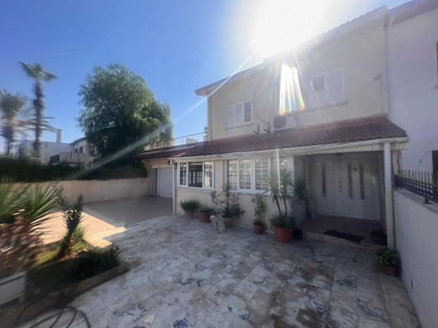 DUPLEX TWIN HOUSE SUITABLE FOR COMMERCIAL USE ON THE WORST MAIN STREET IN LEFKOSA / TASKINKOY