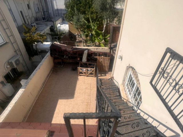 DUPLEX TWIN HOUSE SUITABLE FOR COMMERCIAL USE ON THE WORST MAIN STREET IN LEFKOSA / TASKINKOY