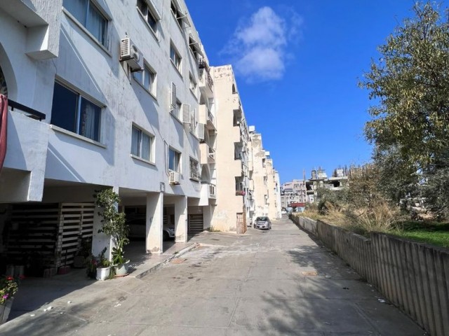 GIRNE MERKEZ'DE 3+1 TURK KOCANLI 145 M2 SATILIK 1. KAT DAIRE