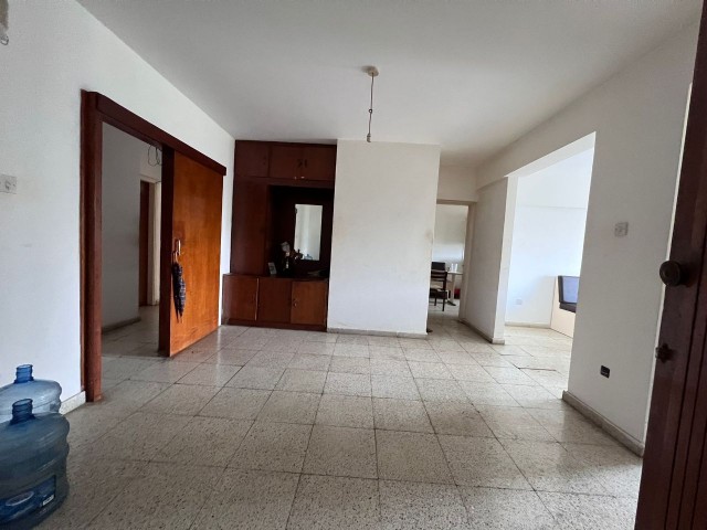 3+1 TURK KOCANLI 145 M2 1ST FLOOR APARTMENT FOR SALE IN GIRNE CENTER ** 