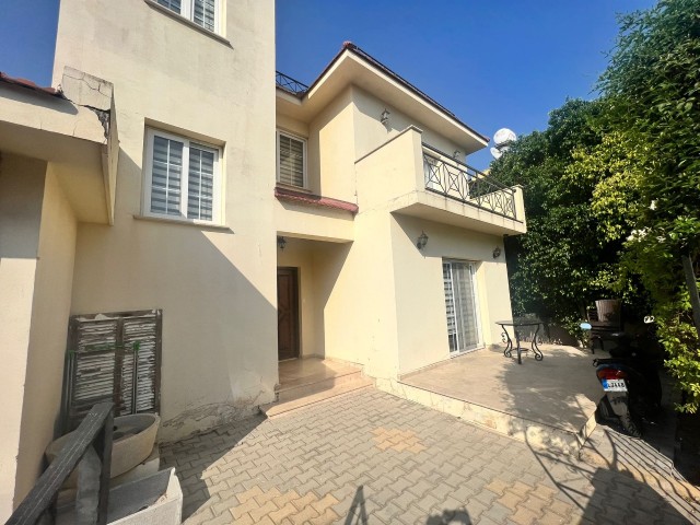 LEFKOSA / FREISTEHENDES HAUS MIT 3+1 GARTEN, GRILL, GEBRAUCHSKÜCHE UND GESCHLOSSENER GARAGE IN GÖNYELI ** 