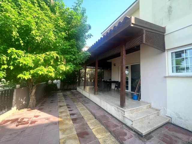 LEFKOSA / FREISTEHENDES HAUS MIT 3+1 GARTEN, GRILL, GEBRAUCHSKÜCHE UND GESCHLOSSENER GARAGE IN GÖNYELI ** 