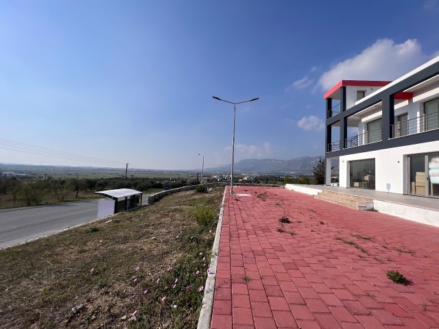 GESCHÄFTE ZUM VERKAUF MIT PREISEN AB 45.000 GBP AN DER HAUPTSTRASSE IN KYRENIA DİKMEN