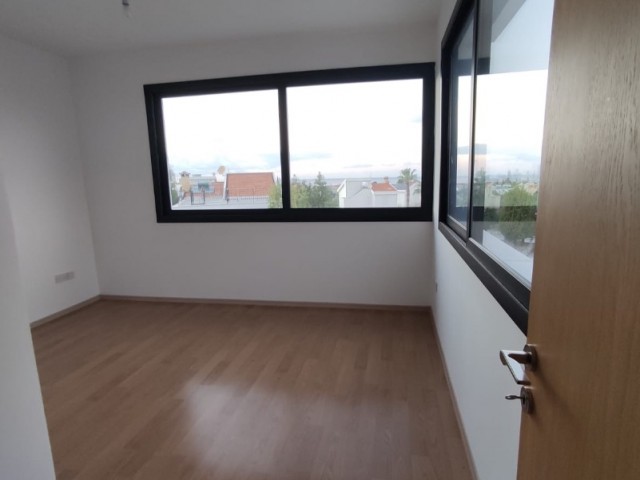 GİRNE /4+1 VILLA MIT BERG- UND MEERBLICK UND POOL IN ÇATALKÖY ** 