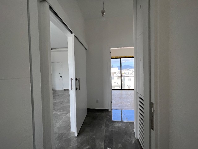 PENTHAUS DELUXE MIT GROSSEM BALKON, JACUZZI IN LEFKOŞA/GÖNYELI 