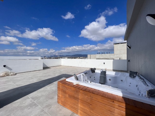 DELUXE PENTHAUS WITH LARGE BALCONIES AND JACUZZI IN LEFKOŞA/GÖNYELI 