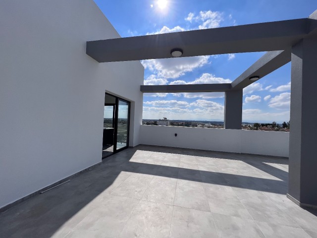 PENTHAUS DELUXE MIT GROSSEM BALKON, JACUZZI IN LEFKOŞA/GÖNYELI 