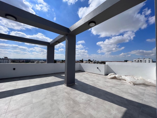 PENTHAUS DELUXE MIT GROSSEM BALKON, JACUZZI IN LEFKOŞA/GÖNYELI 