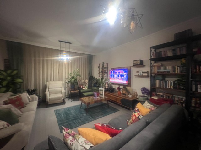 3+1 LUXUS-WOHNUNG MIT BAD IN LEFKOŞA / NEWŞEHİR