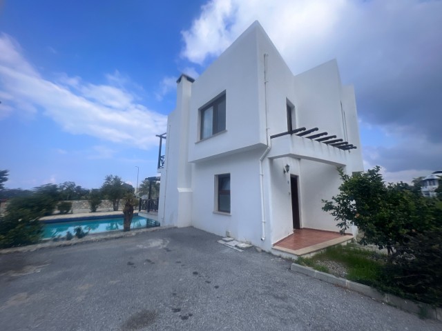 3 +1 DUPLEX VILLA MIT GEMEINSCHAFTSPOOL IN GİRNE/ ALSABCAK 