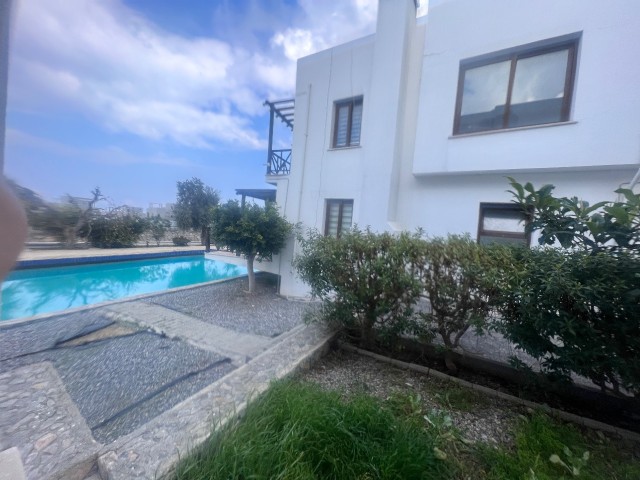 3 +1 DUPLEX VILLA MIT GEMEINSCHAFTSPOOL IN GİRNE/ ALSABCAK 