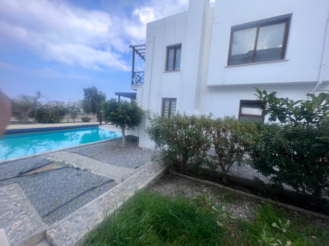 3 +1 DUPLEX VILLA MIT GEMEINSCHAFTSPOOL IN GİRNE/ ALSABCAK 