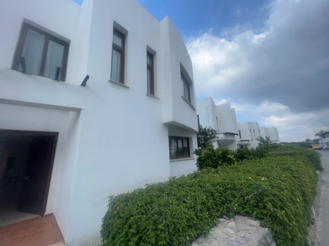 3 +1 DUPLEX VILLA MIT GEMEINSCHAFTSPOOL IN GİRNE/ ALSABCAK 