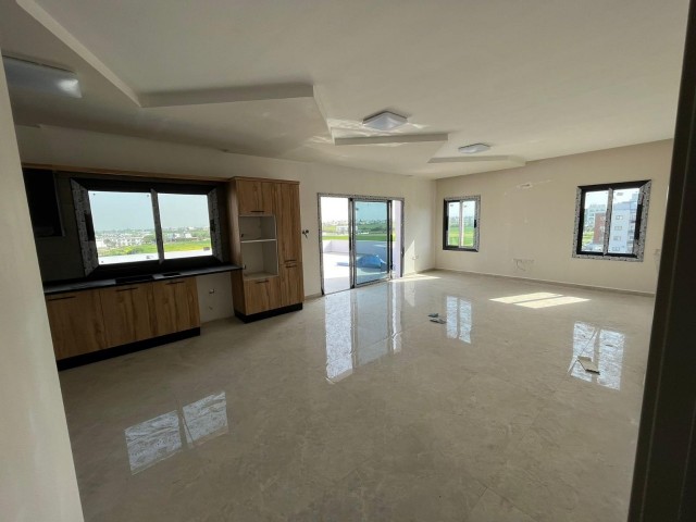 LEFKOŞA/KÜÇÜKKAYMAKLI BÖLGESİNDE 235m2 3+1 LÜKS PENTHOUSE